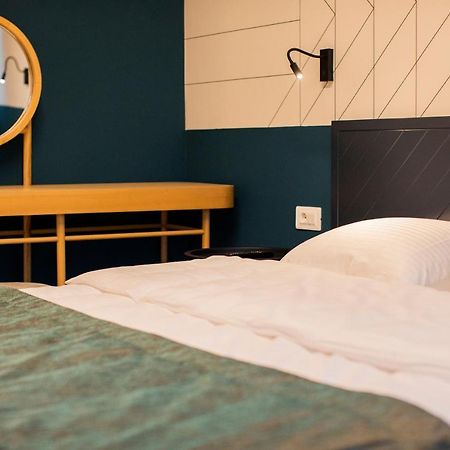 Benelux Hotel Печ Экстерьер фото