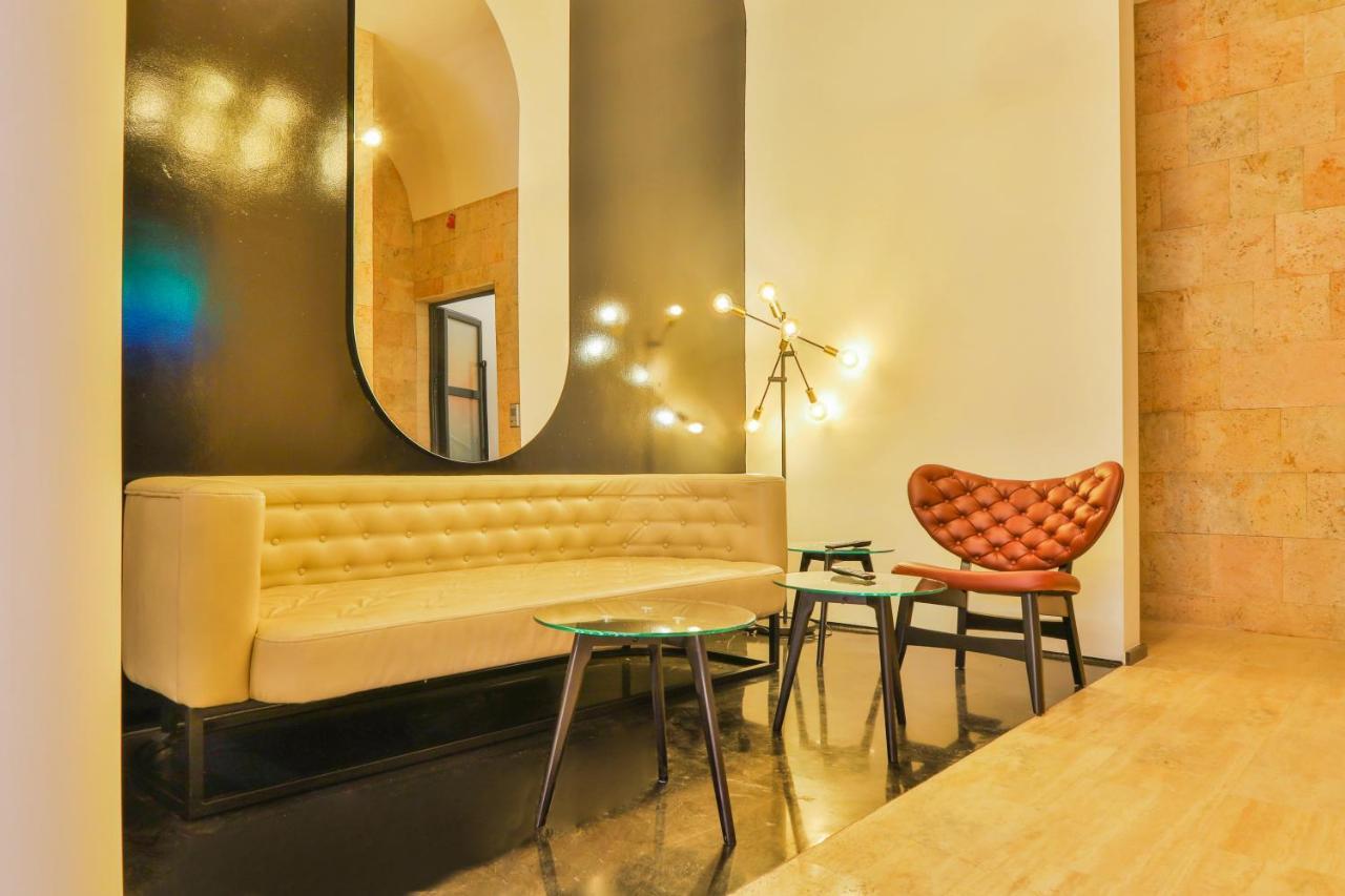 Benelux Hotel Печ Экстерьер фото