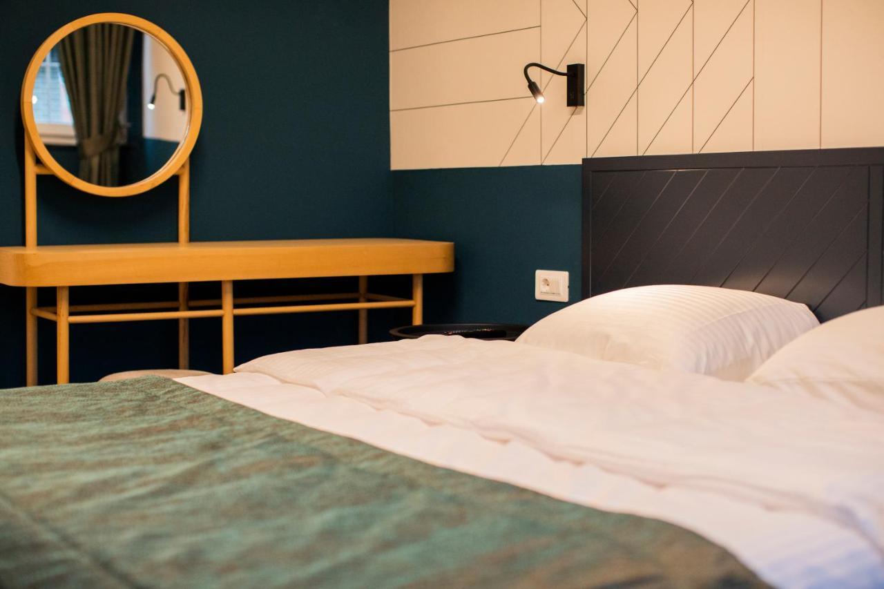 Benelux Hotel Печ Экстерьер фото