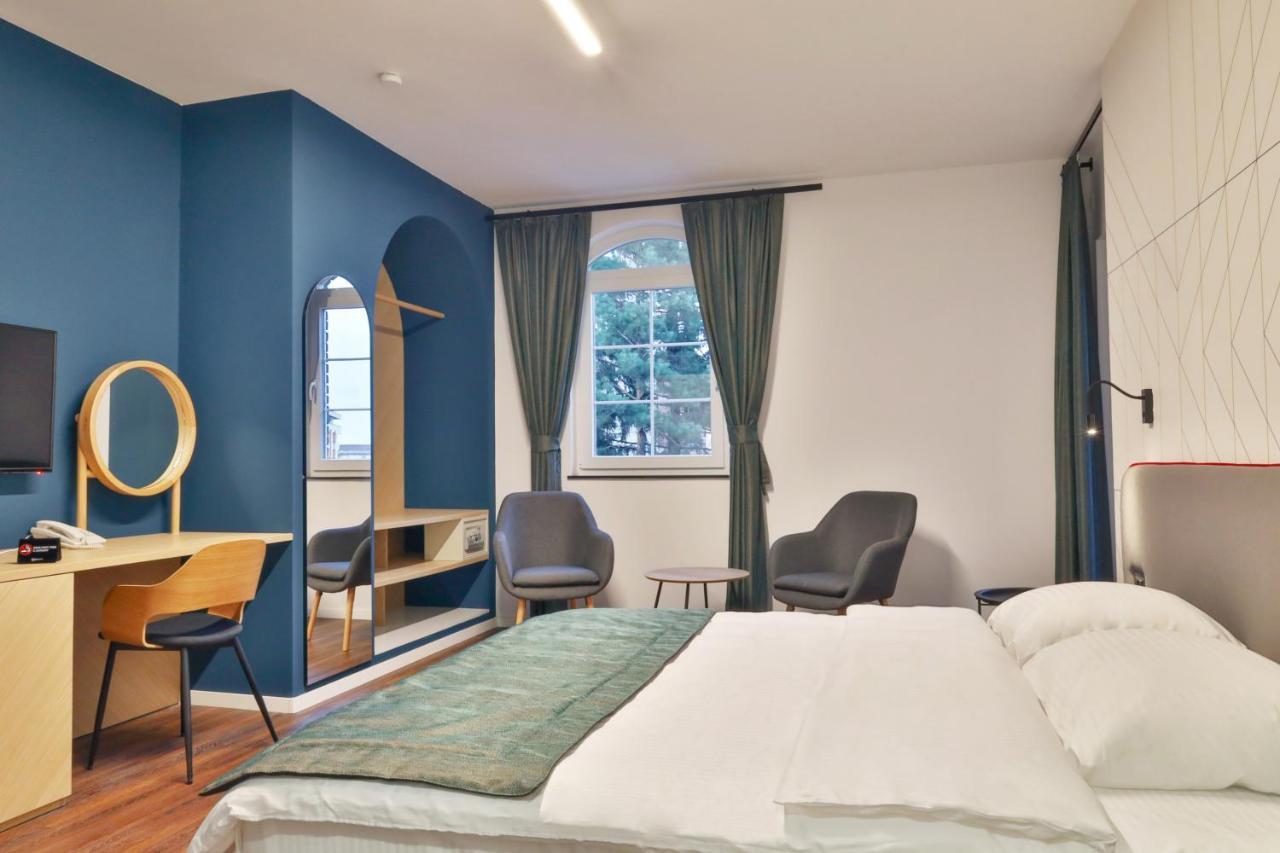 Benelux Hotel Печ Экстерьер фото