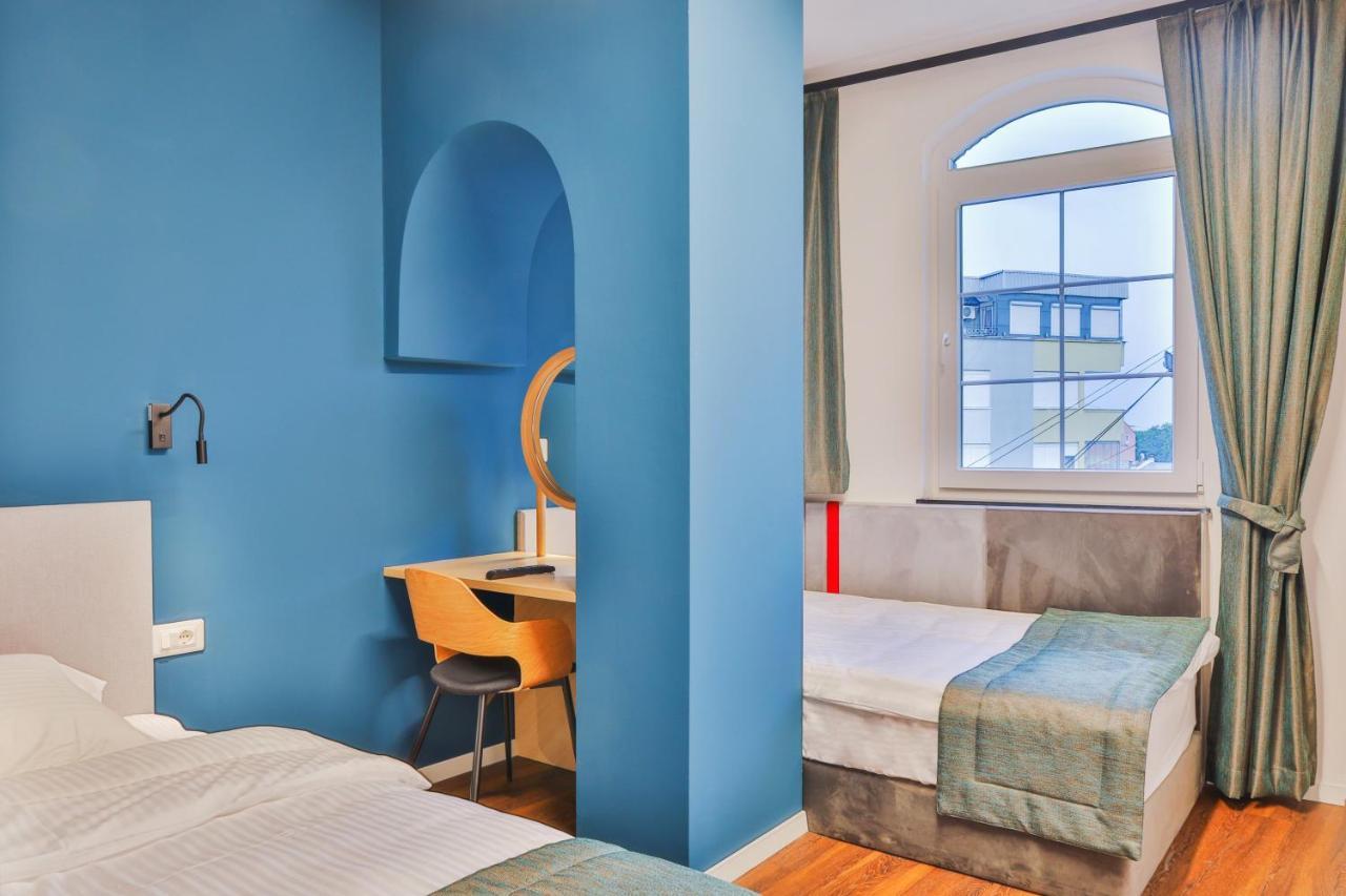 Benelux Hotel Печ Экстерьер фото