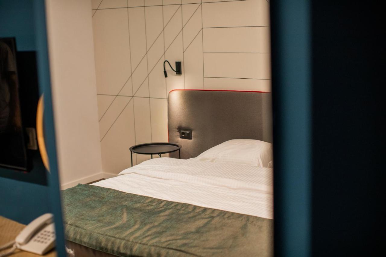 Benelux Hotel Печ Экстерьер фото