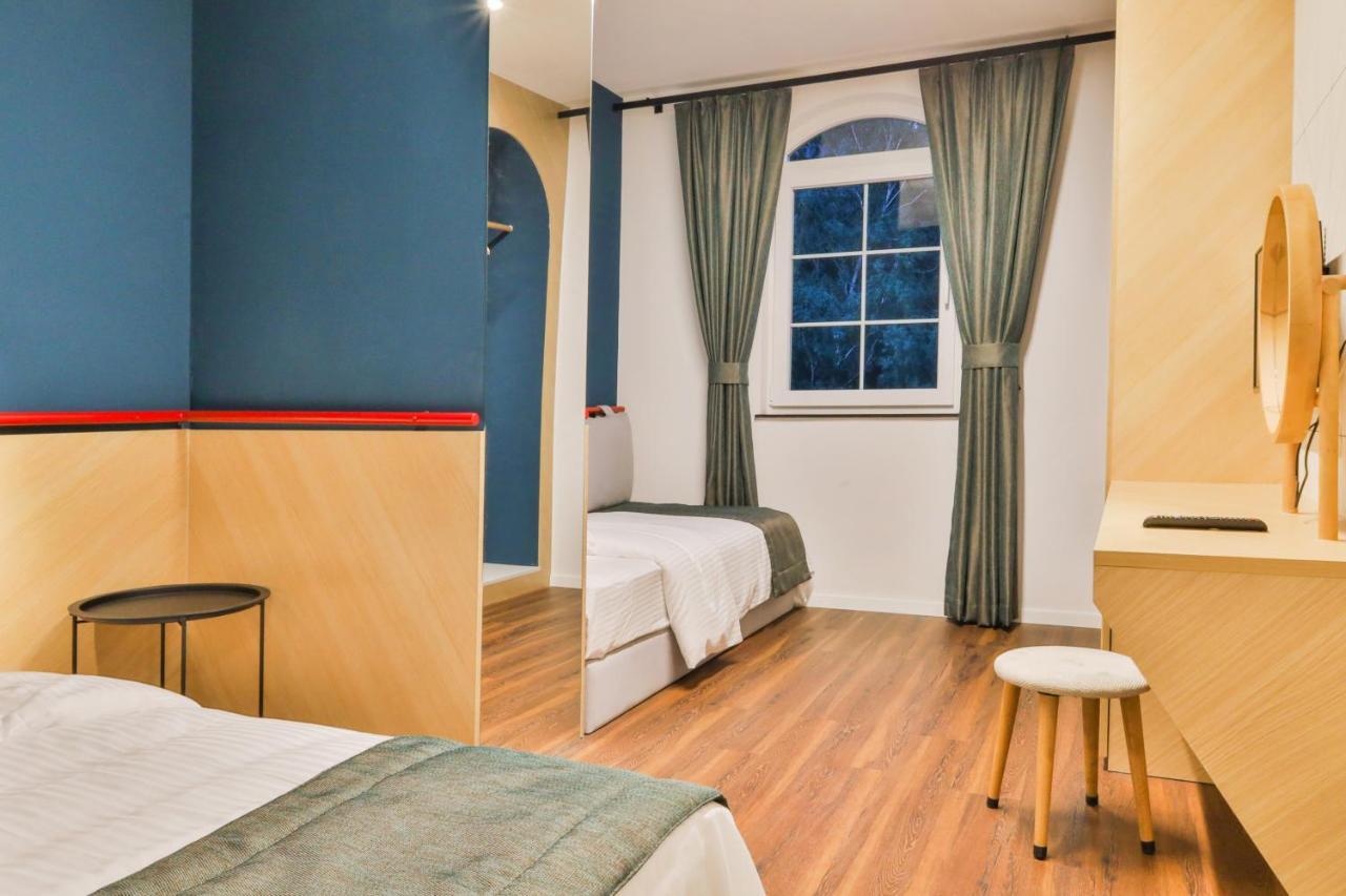 Benelux Hotel Печ Экстерьер фото