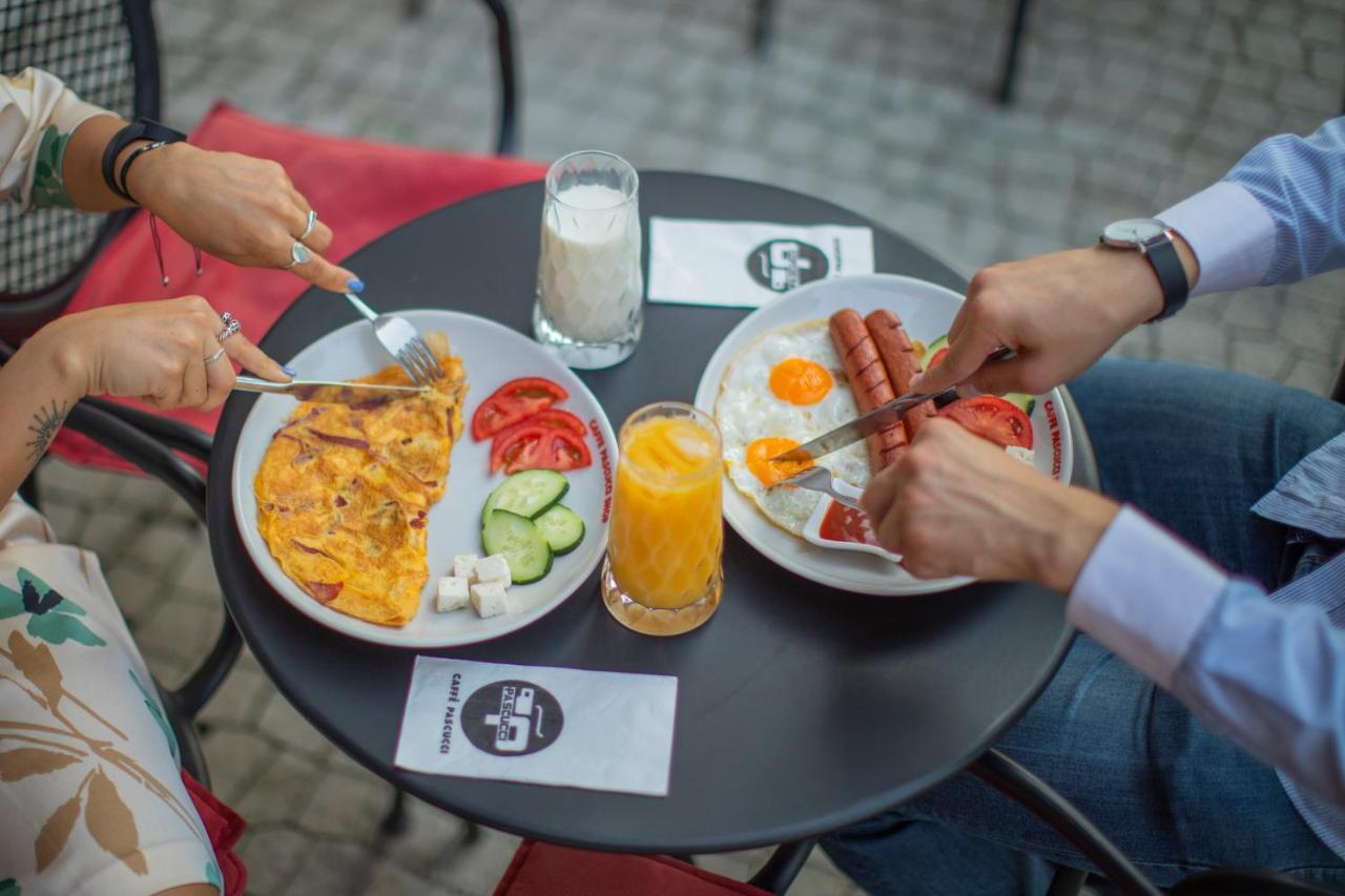 Benelux Hotel Печ Экстерьер фото